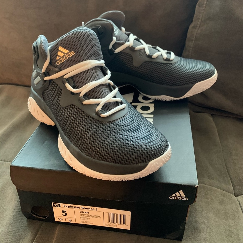 New! Addis’s big kids sneaker (size 5)